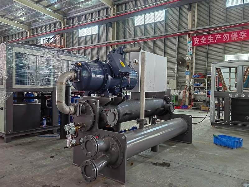 100hp Water cooled Low Temperature Screw Type Chiller At Ethylene Glycol Output -30℃ Use  For Beverage Factory